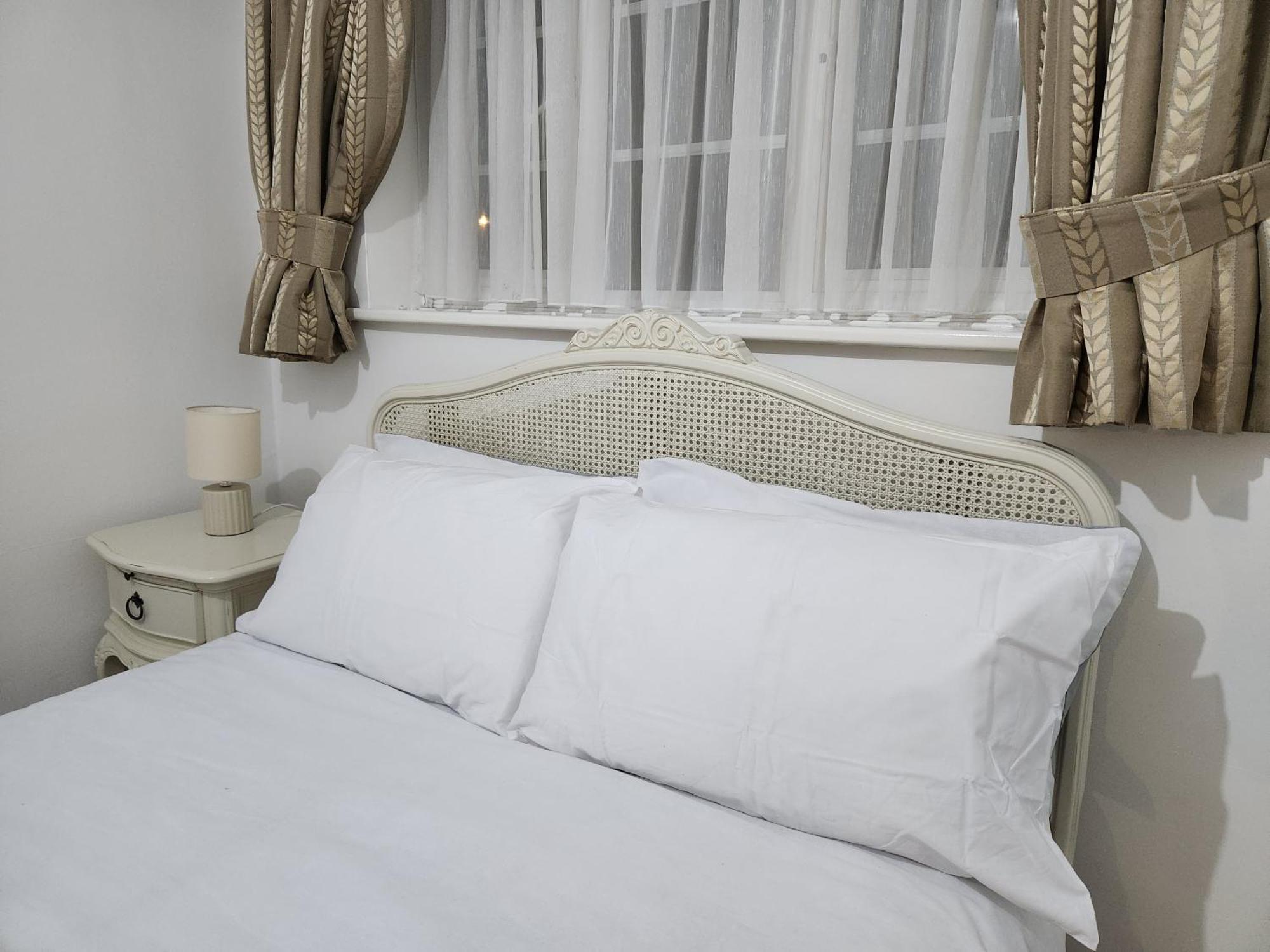 Elmdon House With 4 Spacious Bedrooms To Choose Birmingam Exterior foto