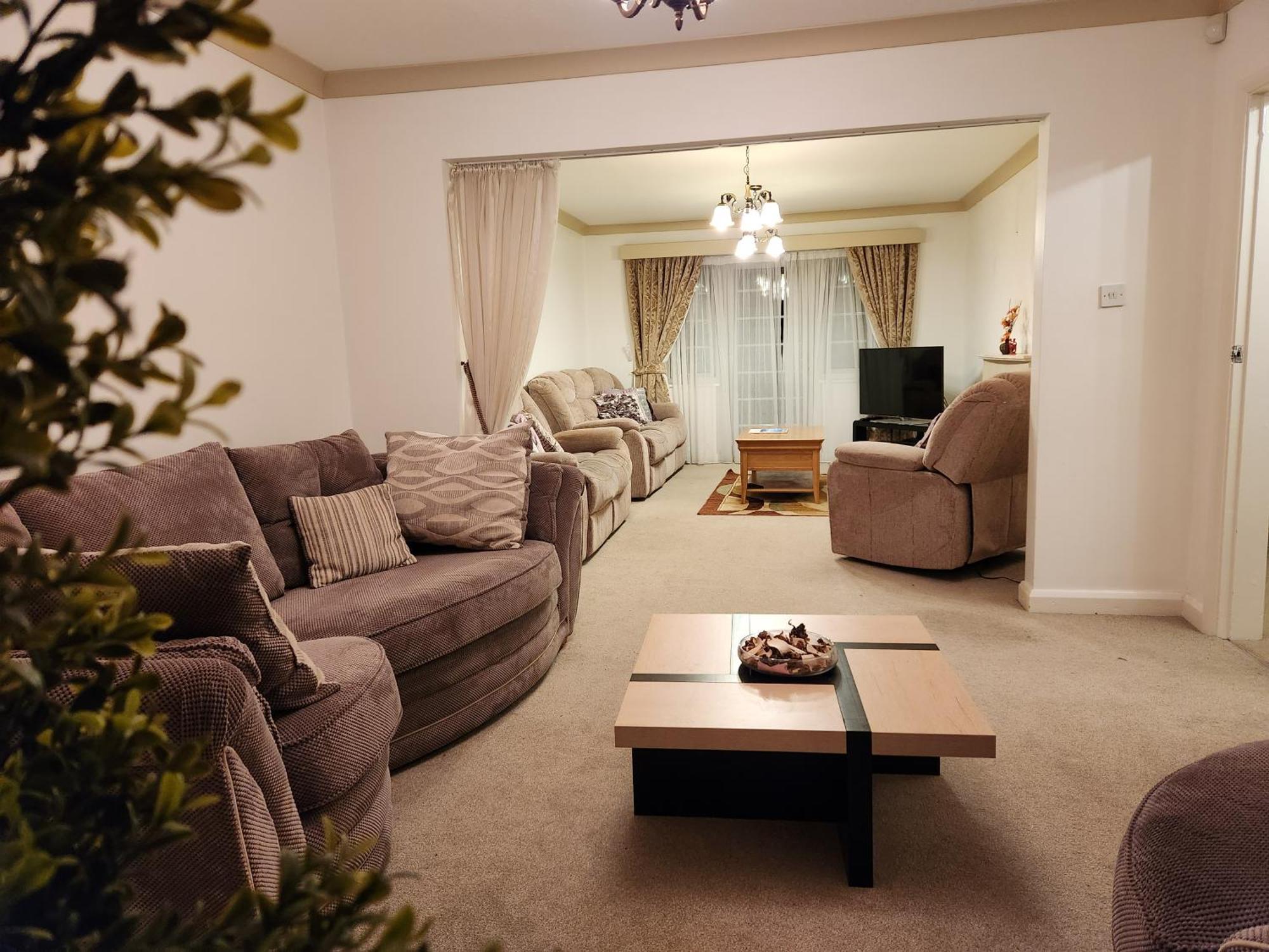 Elmdon House With 4 Spacious Bedrooms To Choose Birmingam Exterior foto