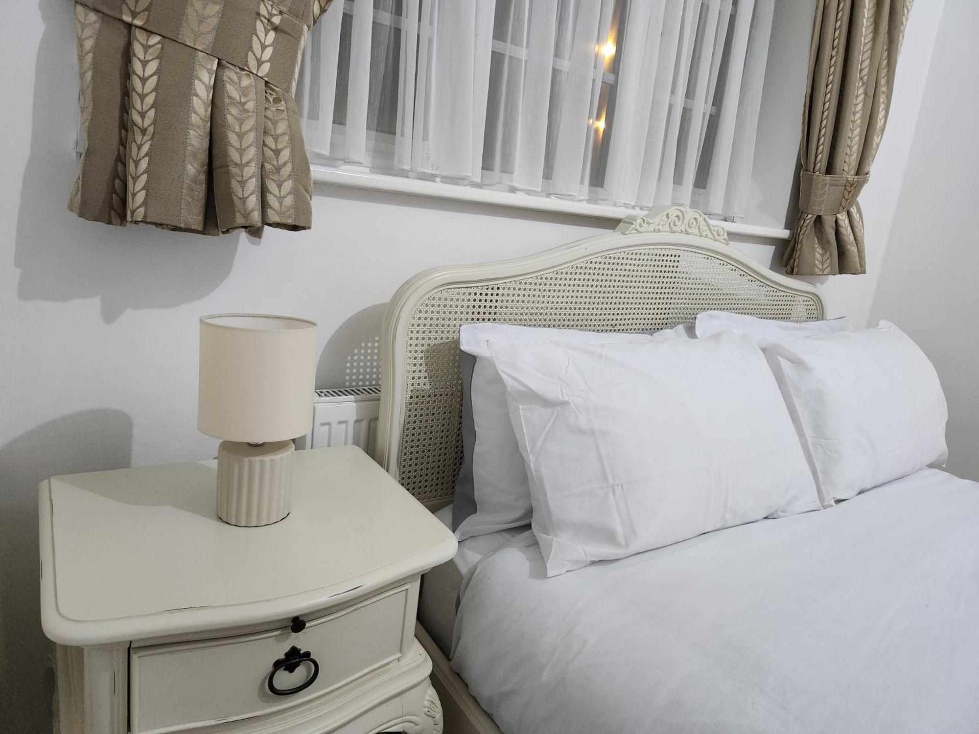 Elmdon House With 4 Spacious Bedrooms To Choose Birmingam Exterior foto