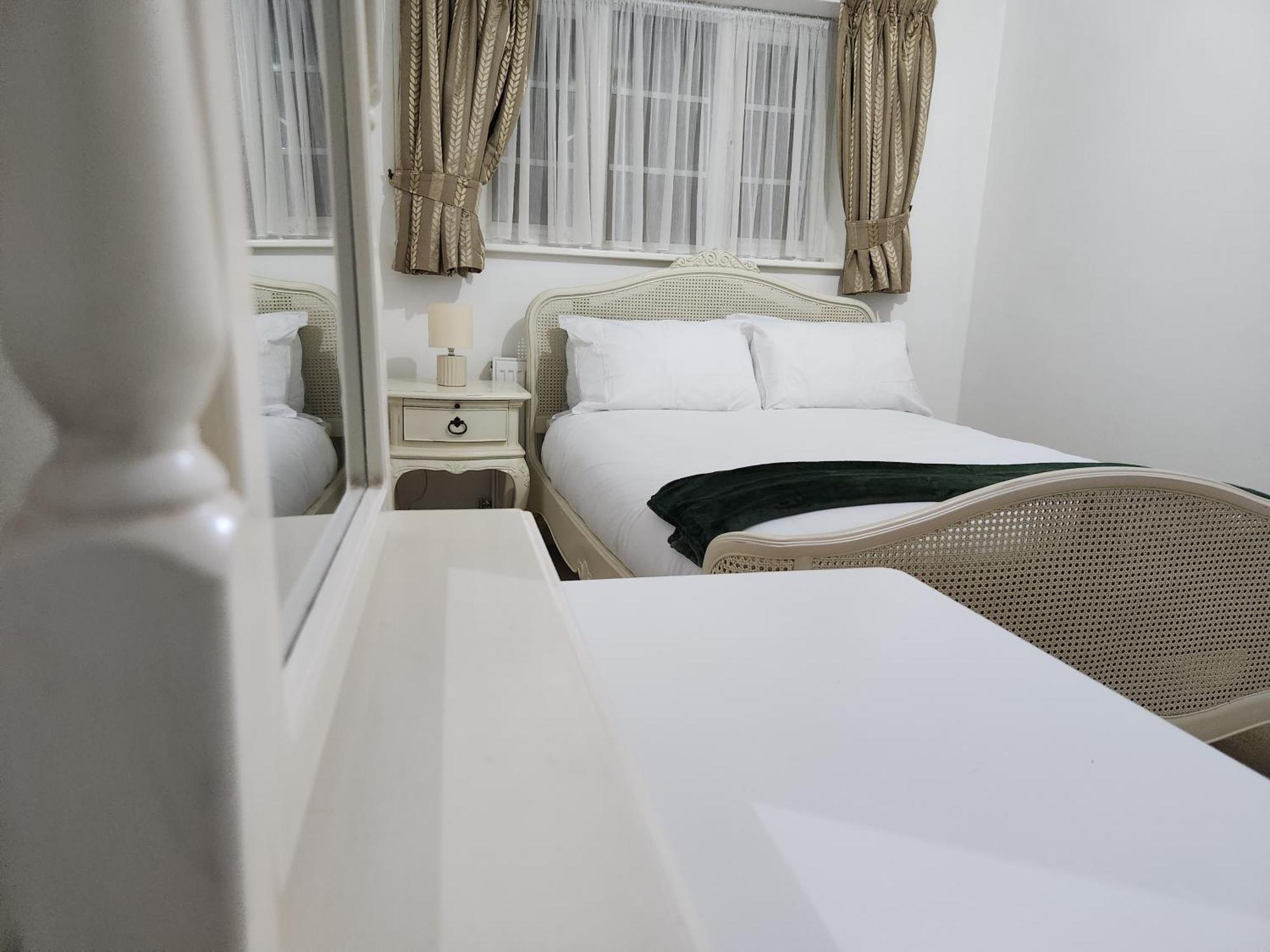 Elmdon House With 4 Spacious Bedrooms To Choose Birmingam Exterior foto